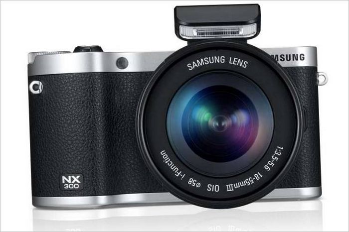 Безогледалният фотоапарат Samsung NX300 - в профил