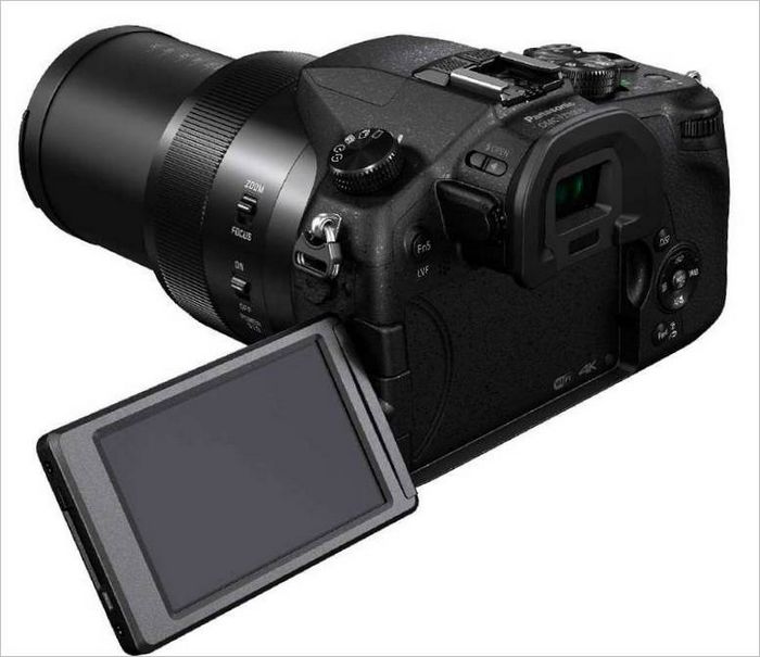 Panasonic Lumix DMC-FZ1000: изглед с наклонен назад LCD екран