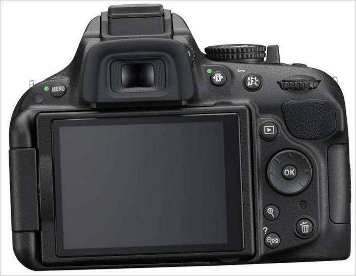 DSLR Nikon D5200 - LCD панелът е поставен