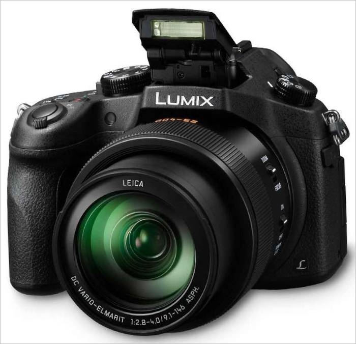 Panasonic Lumix DMC-FZ1000: общ изглед с вдигната светкавица